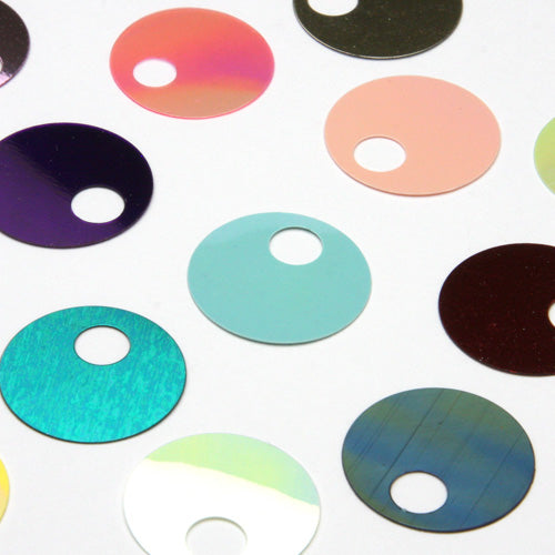 トップラージホール型スパンコール #13 ライトブルー（透明アイリス）